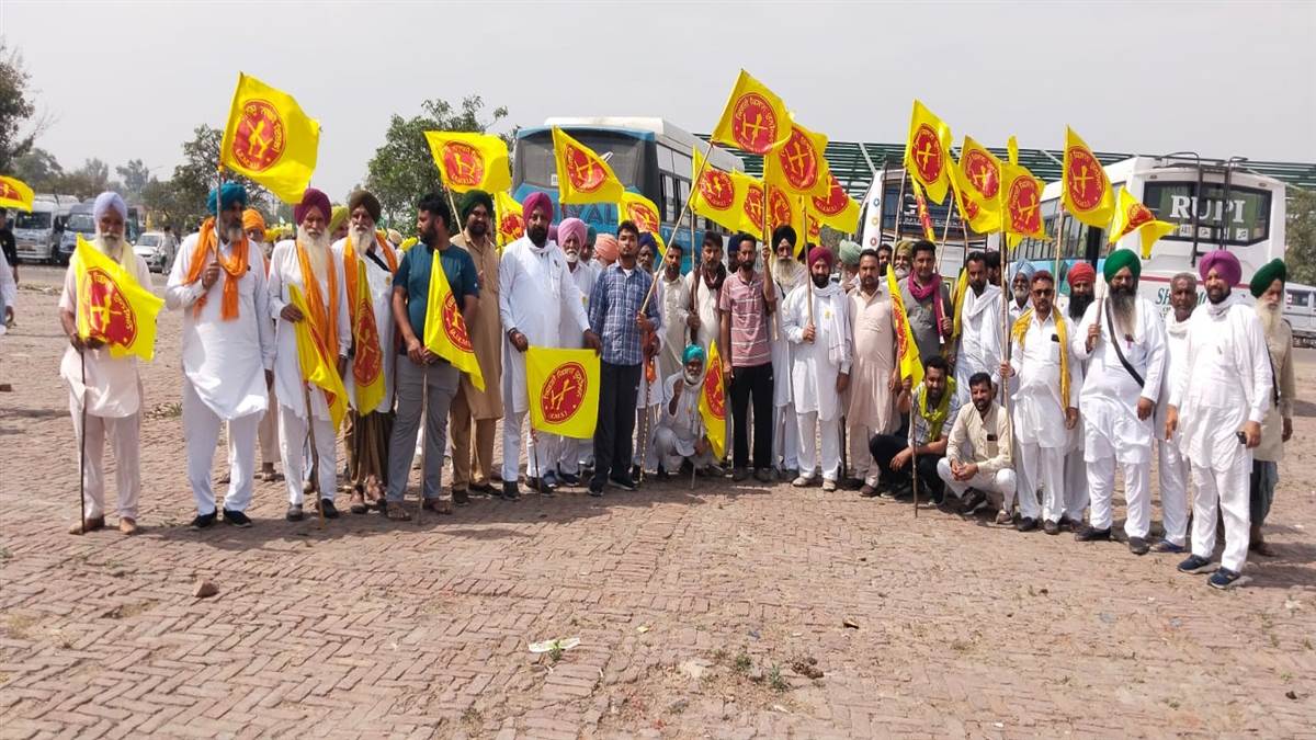 ਮਹਾਾ ਪੰਚਾਇਤ ’ਚ ਸ਼ਾਮੂਲੀਅਤ ਲਈ ਕੇਕੇਯੂ ਮੁਕਤਸਰ ਦਾ ਜਥਾ ਰਵਾਨਾ