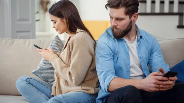 ਇੱਕ ਲਾਈਕ ਤੇ ਕਮੈਂਟ ਨਾਲ ਆ ਰਹੀ ਹੈ ਰਿਸ਼ਤਿਆਂ 'ਚ ਦਰਾਰ? ਜਾਣੋ ਕਿਵੇਂ ਸੋਸ਼ਲ ਮੀਡੀਆ ਬਦਲ ਰਿਹਾ ਹੈ ਪਿਆਰ ਦੇ ਮਾਅਨੇ