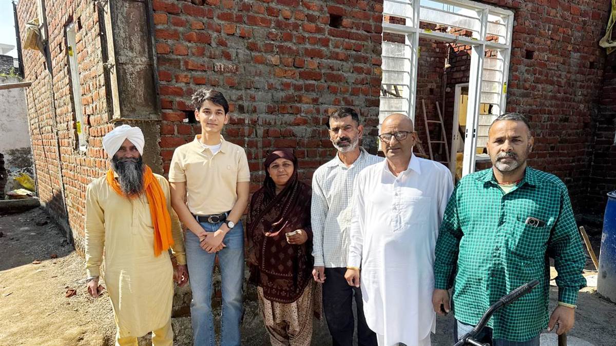 ਵਿਧਾਇਕ ਮਹਾਜਨ ਵੱਲੋਂ ਲੋੜਵੰਦ ਪਰਿਵਾਰ ਨੂੰ ਮਕਾਨ ਉਸਾਰੀ ਲਈ ਵਿੱਤੀ ਸਹਾਇਤਾ ਭੇਟ