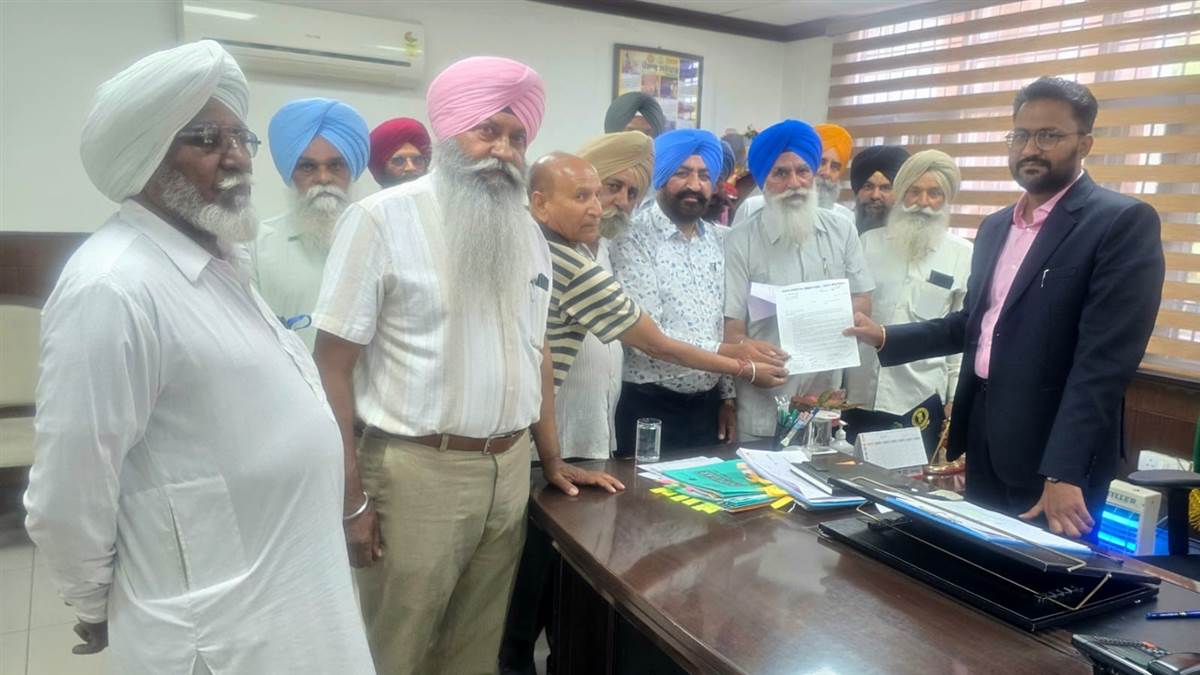 ਨੰਬਰਦਾਰਾਂ ਨੇ ਡੀਸੀ ਨੂੰ ਸੌਂਪਿਆ ਮੰਗ ਪੱਤਰ