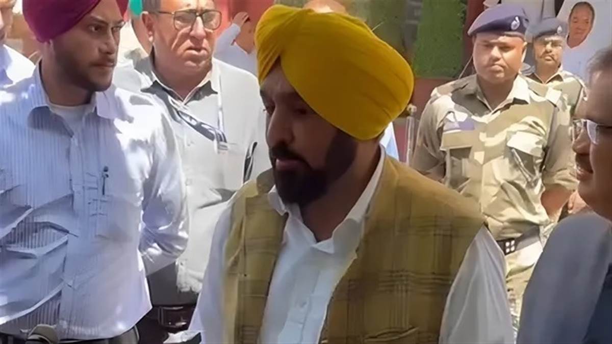 ਪੰਜਾਬ ਦੇ ਮੁੱਦਿਆਂ ਨੂੰ ਲੈ ਕੇ ਕੇਂਦਰੀ ਖੇਤੀਬਾੜੀ ਮੰਤਰੀ ਨੂੰ ਮਿਲੇ ਸੀਐਮ ਮਾਨ; ਕਣਕ ਦੀ ਖਰੀਦ, ਮੁਆਵਜ਼ਾ ਤੇ ਲੰਬਿਤ ਰਾਸ਼ੀ 'ਤੇ ਕੀਤੀ ਚਰਚਾ