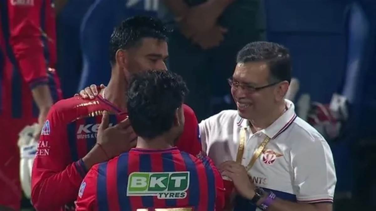 KKR vs LSG: ਲਖਨਊ ਨੂੰ ਹਾਰਿਆ ਹੋਇਆ ਮੈਚ ਜਿਤਾਉਣ ਤੋਂ ਬਾਅਦ ਮੁਕੁਲ ਚੌਧਰੀ ’ਤੇ ਮਿਹਰਬਾਨ ਹੋਏ ਸੰਜੀਵ ਗੋਇਨਕਾ, ਤੋਹਫ਼ੇ ’ਚ ਦੇਣਗੇ 4 ਕਰੋੜ ਦੀ ਕਾਰ