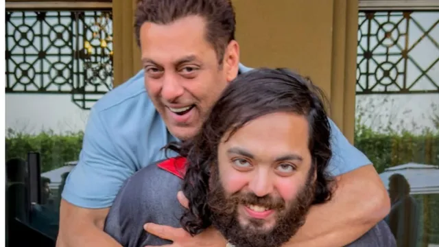 ਅਨੰਤ ਅੰਬਾਨੀ ਦੇ ਜਨਮਦਿਨ 'ਤੇ ਸਲਮਾਨ ਖਾਨ ਦਾ ਧਮਾਕਾ: ਅਨੰਤ ਦੀ ਪਿੱਠ 'ਤੇ ਚੜ੍ਹ ਕੇ ਭਾਈਜਾਨ ਨੇ ਦਿੱਤੀ ਵਧਾਈ, ਕੈਪਸ਼ਨ ਹੋਇਆ ਵਾਇਰਲ