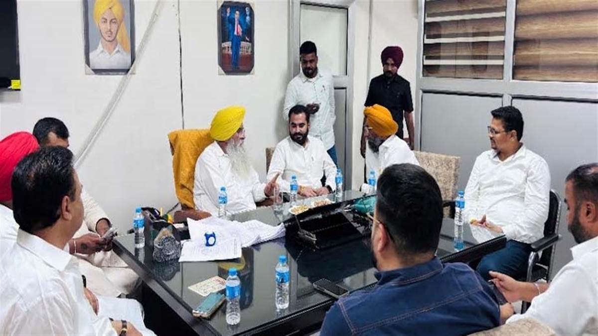 ਨਗਰ ਕੌਂਸਲ ਚੋਣਾਂ ਸਬੰਧੀ ਕੈਬਨਿਟ ਮੰਤਰੀ ਖੁੱਡੀਆਂ ਵੱਲੋਂ ਵਿਧਾਇਕਾਂ ਨਾਲ ਚਰਚਾ