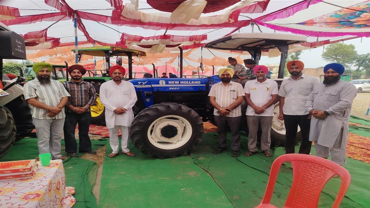 ਥਿੰਦ ਮਸ਼ੀਨਰੀ ਸਟੋਰ ਨੇ ਨਿਊ ਹਾਲੈਂਡ ਟਰੈਕਟਰਾਂ ਦੀ ਪ੍ਰਦਰਸ਼ਨੀ ਲਾਈ