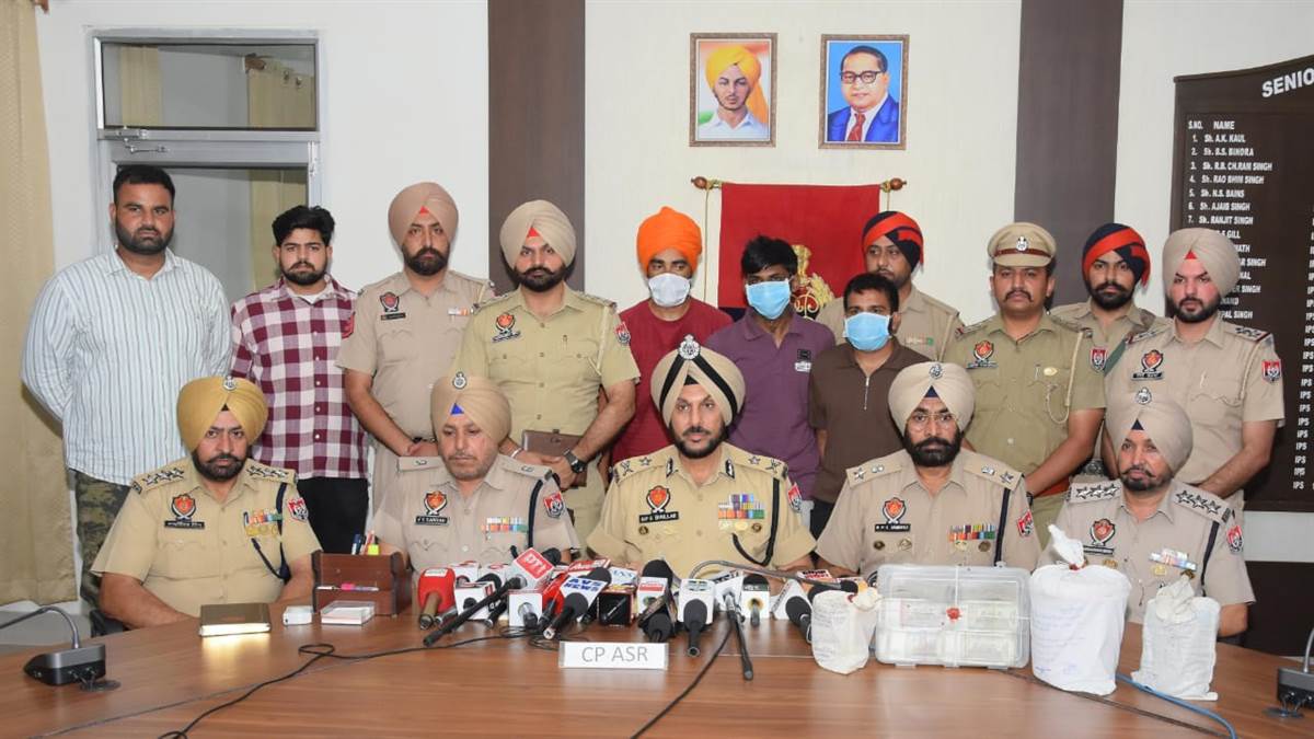Amritsar Crime : ਅੰਮ੍ਰਿਤਸਰ 'ਚ ਨਾਰਕੋ-ਹਵਾਲਾ ਕਾਰਟੇਲ ਦਾ ਪਰਦਾਫਾਸ਼; ਸਾਢੇ ਚਾਰ ਕਿਲੋਗ੍ਰਾਮ ਹੈਰੋਇਨ ਤੇ ਅੱਠ ਲੱਖ ਤੋਂ ਵੱਧ ਦੀ ਡਰੱਗ ਮਨੀ ਸਮੇਤ ਛੇ ਗ੍ਰਿਫ਼ਤਾਰ