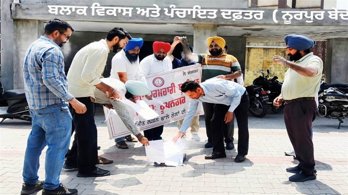 ਮਨਰੇਗਾ ਮੁਲਾਜ਼ਮਾਂ ਦਾ ਪੰਜਾਬ ਸਰਕਾਰ ਖ਼ਿਲਾਫ਼ ਗੁੱਸਾ ਫੁੱਟਿਆ