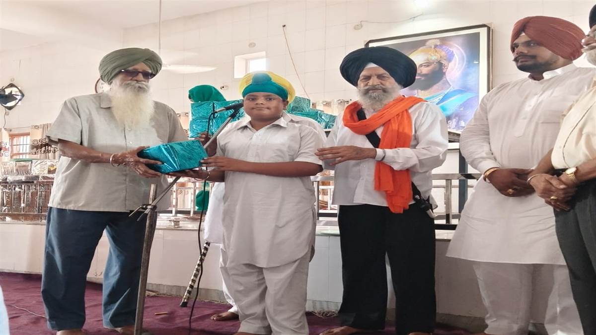 ਗੁਰਮਤਿ ਕੈਂਪ ਦੌਰਾਨ ਜੇਤੂ ਬੱਚਿਆਂ ਦਾ ਸਨਮਾਨ