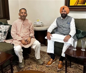 ਟ੍ਰਾਈਡੈਂਟ ਫੈਕਟਰੀ ਨੂੰ 'ਕਲੋਜ਼ਰ ਨੋਟਿਸ' ਮਗਰੋਂ ਪੰਜਾਬ ਦੀ ਸਿਆਸਤ ਗਰਮਾਈ: DC-SSP ਨਾਲ ਡਾ. ਰਜਿੰਦਰ ਗੁਪਤਾ ਦੀ ਬੰਦ ਕਮਰਾ ਮੀਟਿੰਗ, ਭਾਜਪਾ ਆਰ-ਪਾਰ ਦੇ ਮੂਡ 'ਚ