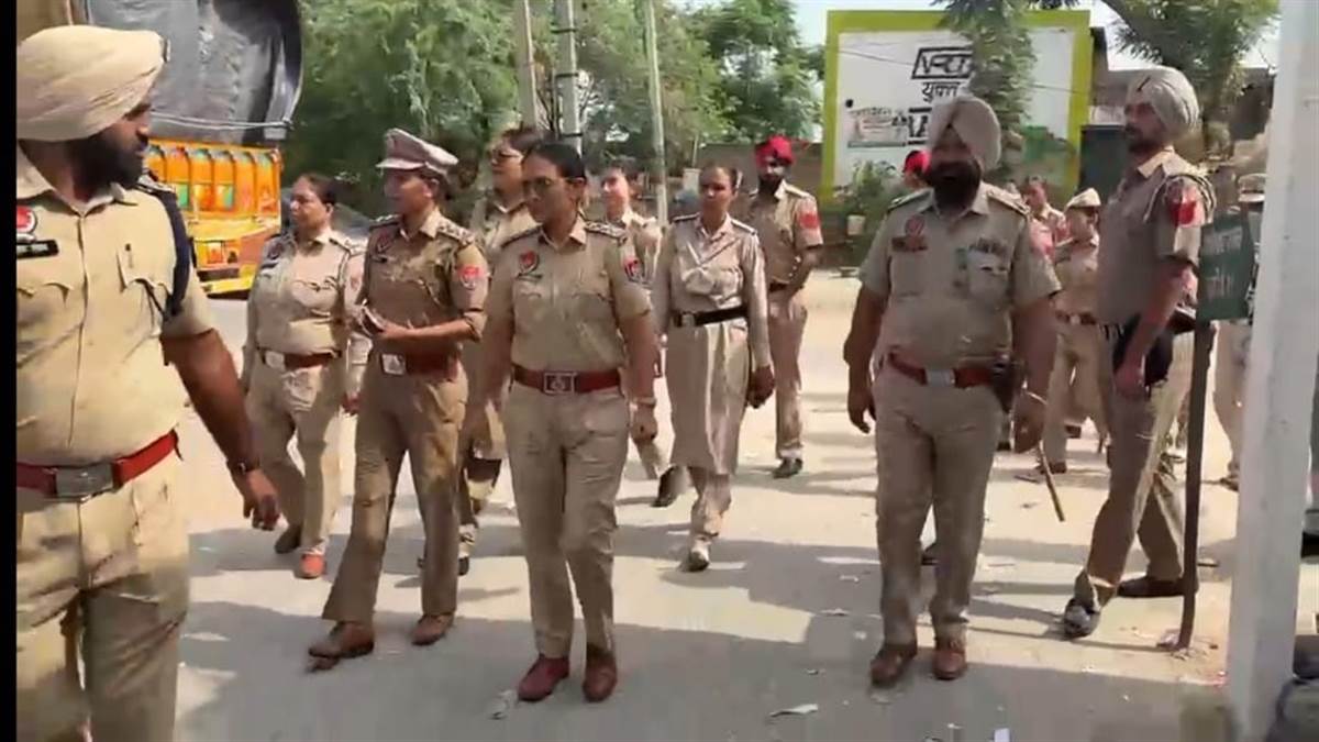 ਪੰਜਾਬ ਪੁਲਿਸ ਦਾ 'ਆਪ੍ਰੇਸ਼ਨ ਪ੍ਰਹਾਰ': 57 ਟੀਮਾਂ ਦੀ ਤਾਬੜਤੋੜ ਛਾਪੇਮਾਰੀ, 5 ਭਗੌੜਿਆਂ ਸਮੇਤ 141 ਮੁਲਜ਼ਮ ਦਬੋਚੇ, ਭਾਰੀ ਮਾਤਰਾ 'ਚ ਨਸ਼ਾ ਤੇ ਅਸਲ੍ਹਾ ਬਰਾਮਦ!