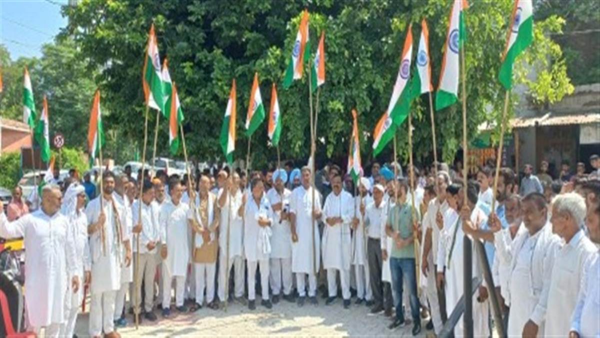 A flood of Congress workers came in the Pride of Independence Tricolor Yatra
