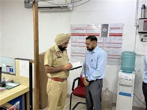 ਯੂਨੀਅਨ ਬੈਂਕ ’ਚ ਪੰਜ ਨਕਾਬਪੋਸ਼ ਲੁਟੇਰਿਆਂ ਵੱਲੋਂ ਲੁੱਟ ਦੀ ਨਾਕਾਮ ਕੋਸ਼ਿਸ਼