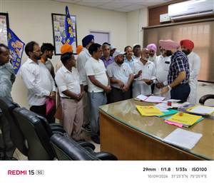 ਡਾ. ਅੰਬੇਡਕਰ ਦੇ ਬੁੱਤ ਦੀ ਬੇਅਦਬੀ ’ਤੇ ਦਿੱਤਾ ਮੰਗ ਪੱਤਰ