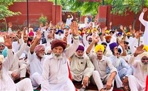 ਥਾਣਾ ਰੂੜੇਕੇ ਕਲਾਂ ਅੱਗੇ ਇਨਸਾਫ਼ ਲਈ ਲਾਇਆ ਧਰਨਾ