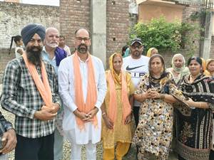 ਟੀਨੂੰ ਨੇ ਰੱਖਿਆ ਕਮਿਊਨਿਟੀ ਹਾਲ ਦਾ ਨੀਂਹ ਪੱਥਰ