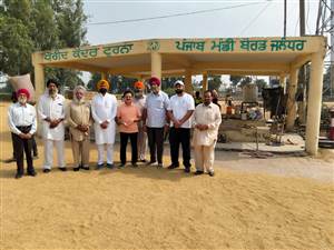 ਸਾਬਕਾ ਚੇਅਰਮੈਨ ਬਾਲ ਮੁਕੰਦ ਸ਼ਰਮਾ ਵੱਲੋਂ ਮੰਡੀ ਦਾ ਦੌਰਾ