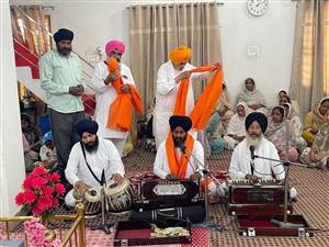 ਆਂਗਣਵਾੜੀ ਹੈਲਪਰ ਕੁਲਵੰਤ ਕੌਰ ਨੂੰ ਸ਼ਰਧਾ ਦੇ ਫੁੱਲ ਭੇਟ