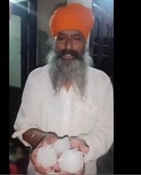 ਅੰਮ੍ਰਿਤਸਰ ’ਚ ਪਏ 700 ਗ੍ਰਾਮ ਦੇ ਗੜੇ, ਗੱਡੀਆਂ ਦੇ ਸ਼ੀਸ਼ੇ ਟੁੱਟੇ; ਤੇ ਸੀਮੈਂਟ ਦੀਆਂ ਚਾਦਰਾਂ 'ਚ ਹੋਏ ਵੱਡੇ ਛੇਕ