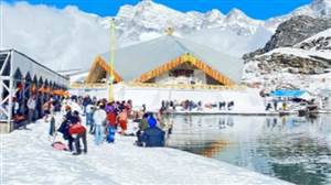 ਹੇਮਕੁੰਟ ਸਾਹਿਬ ਤੇ ਲੋਕਪਾਲ ਤੀਰਥ ਦੇ ਕਪਾਟ ਮਰਿਆਦਾ ਅਨੁਸਾਰ ਬੰਦ, ਪੰਜ ਹਜ਼ਾਰ ਸ਼ਰਧਾਲੂ ਬਣੇ ਇਤਿਹਾਸਕ ਪਲਾਂ ਦੇ ਗਵਾਹ