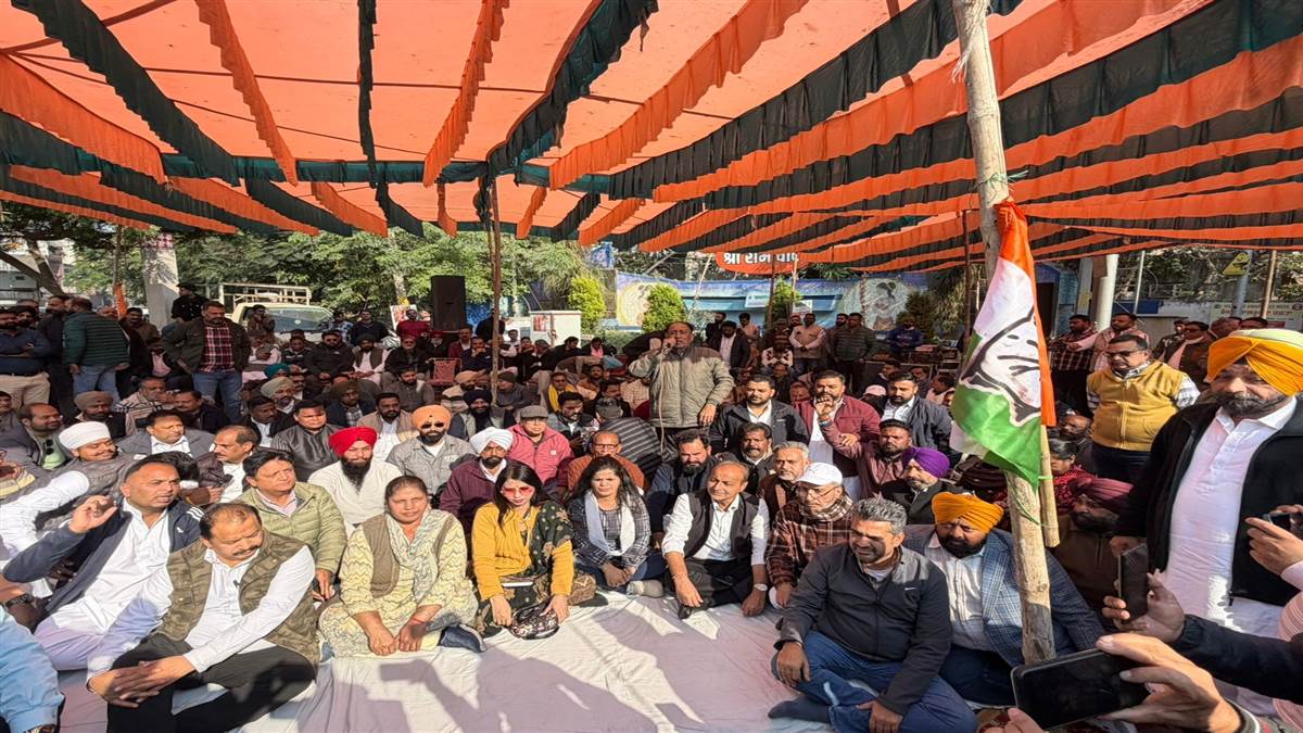 ਵਿਕਾਸ ਮੁੱਦੇ ਨੂੰ ਲੈ ਕੇ ਕਾਂਗਰਸ ਵੱਲੋਂ ਨਗਰ ਨਿਗਮ ਦੇ ਗੇਟ ’ਤੇ ਮੁਜ਼ਾਹਰਾ