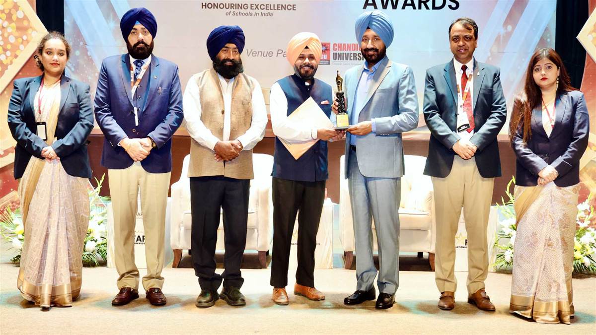 ਰਾਜ ਸਭਾ ਮੈਂਬਰ ਨੇ ਸਕੂਲ ਨੂੰ ਦਿੱਤਾ ਐਵਾਰਡ