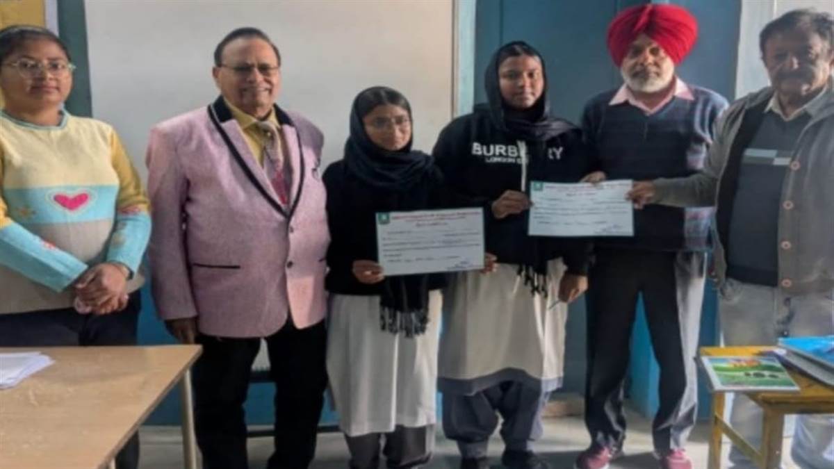 ਸਰਕਾਰੀ ਗਰਲਜ਼ ਸਕੂਲ ’ਚ ਨਸ਼ਿਆਂ ਖ਼ਿਲਾਫ਼ ਕੱਢੀ ਜਾਗਰੂਕਤਾ ਰੈਲੀ