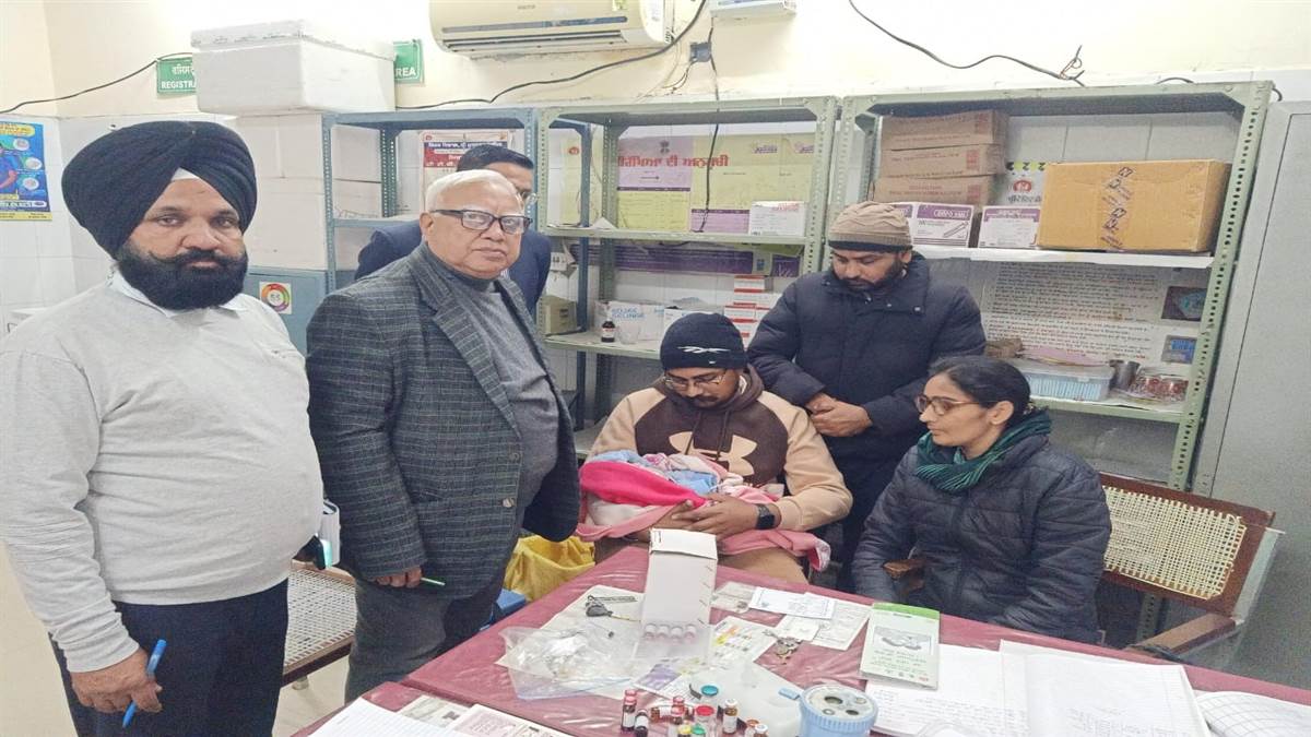 ਜਿਲ੍ਹੇ ’ਚ ਲਗਾਏ ਗਏ ਟੀਕਾਕਰਨ ਕੈਂਪਾਂ ਦਾ ਲਿਆ ਜਾਇਜ਼ਾ