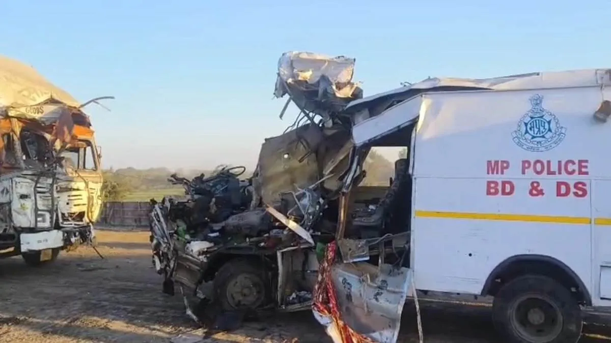 ਟਰੱਕ ਨਾਲ ਟਕਰਾਈ ਬੰਬ ਨਿਰੋਧਕ ਦਸਤੇ ਦੀ ਗੱਡੀ, ਚਾਰ ਜਵਾਨਾਂ ਦੀ ਤੜਫ਼-ਤੜਫ਼ ਨਿਕਲੀ ਜਾਨ