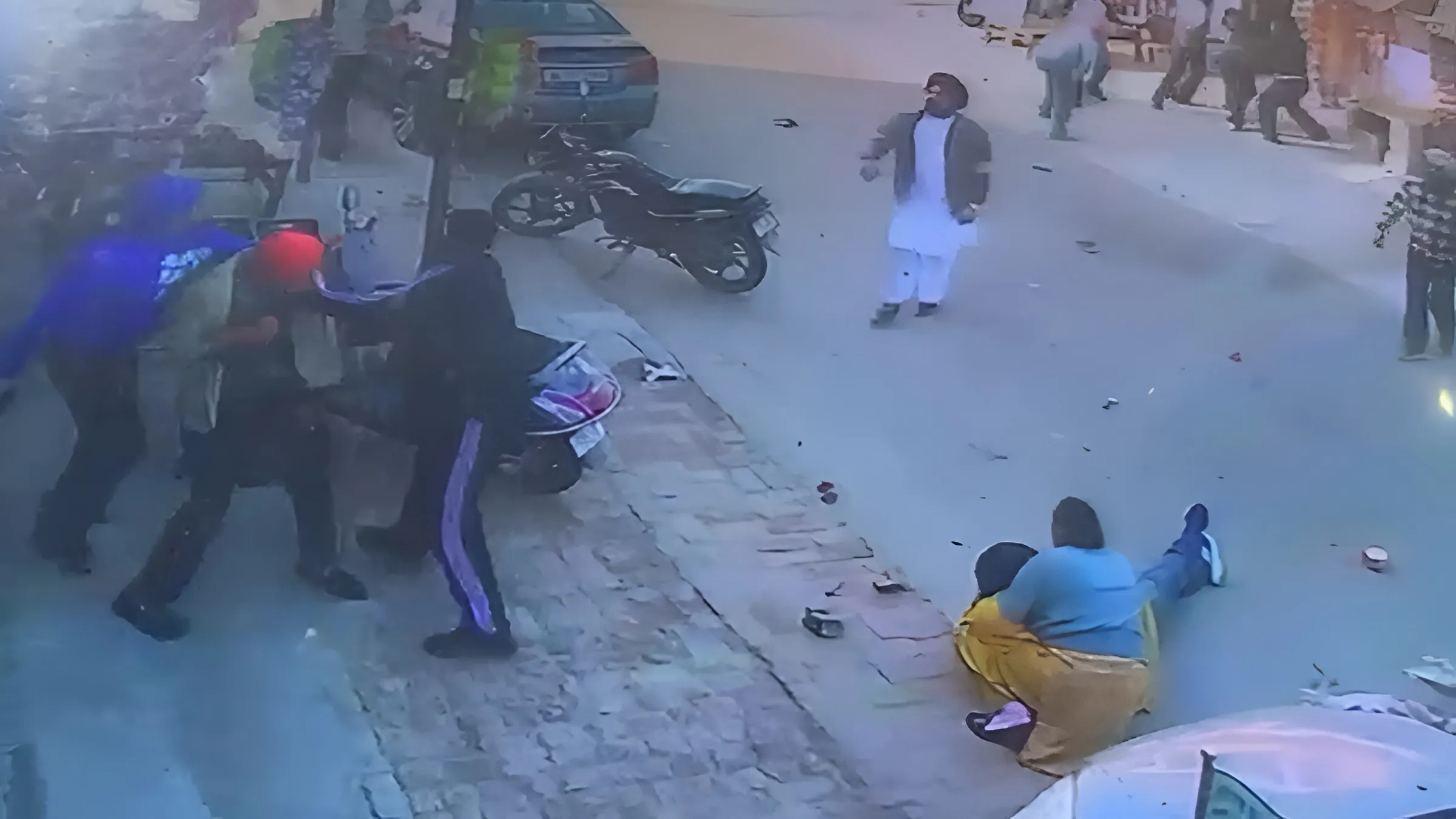 VIDEO: ਕਪੂਰਥਲਾ 'ਚ ਰੋਡਰੇਜ ਮਗਰੋਂ ਦੋ ਗੁੱਟਾਂ ਵਿਚਕਾਰ ਹਿੰਸਕ ਝੜਪ, ਚੱਲੇ ਇੱਟਾਂ-ਪੱਥਰ; ਤਿੰਨ ਲੋਕ ਹਸਪਤਾਲ 'ਚ ਦਾਖਲ