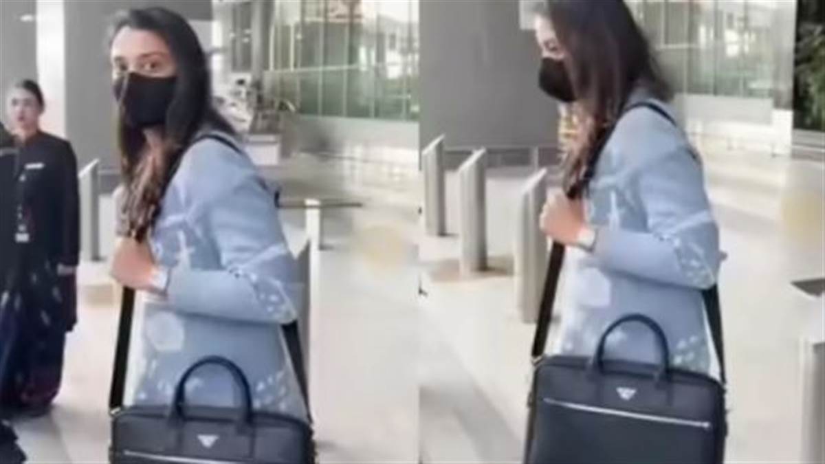 ਵਿਆਹ ਰੱਦ ਹੋਣ ਤੋਂ ਬਾਅਦ ਪਹਿਲੀ ਵਾਰ ਨਜ਼ਰ ਆਈ ਸਮ੍ਰਿਤੀ ਮੰਧਾਨਾ, ਏਅਰਪੋਰਟ ਦੀ ਵੀਡੀਓ ਦੇਖ ਪ੍ਰਸ਼ੰਸਕਾਂ ਨੇ ਲੁਟਾਇਆ ਪਿਆਰ