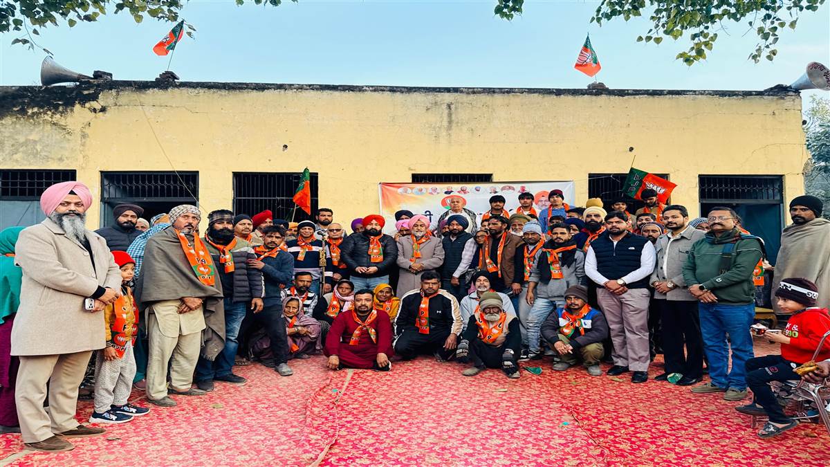 ਭਾਜਪਾ ਦੀਆਂ ਨੀਤੀਆਂ ਤੋਂ ਪ੍ਰਭਾਵਿਤ ਹੋ ਕੇ ਸੈਂਕੜੇ ਪਰਿਵਾਰਾਂ ਨੇ ਫੜਿਆ ਪਾਰਟੀ ਦਾ ਪੱਲਾ