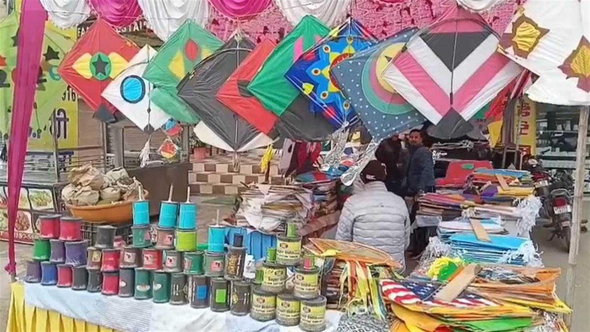 ਲੋਹੜੀ ਦੀ ਰੌਣਕ ’ਚ ਪਤੰਗਾਂ ਦੀ ਭੀੜ, ਦੇਸੀ ਮਾਂਝੇ ਦਾ ਵੱਧ ਰਿਹਾ ਕ੍ਰੇਜ਼