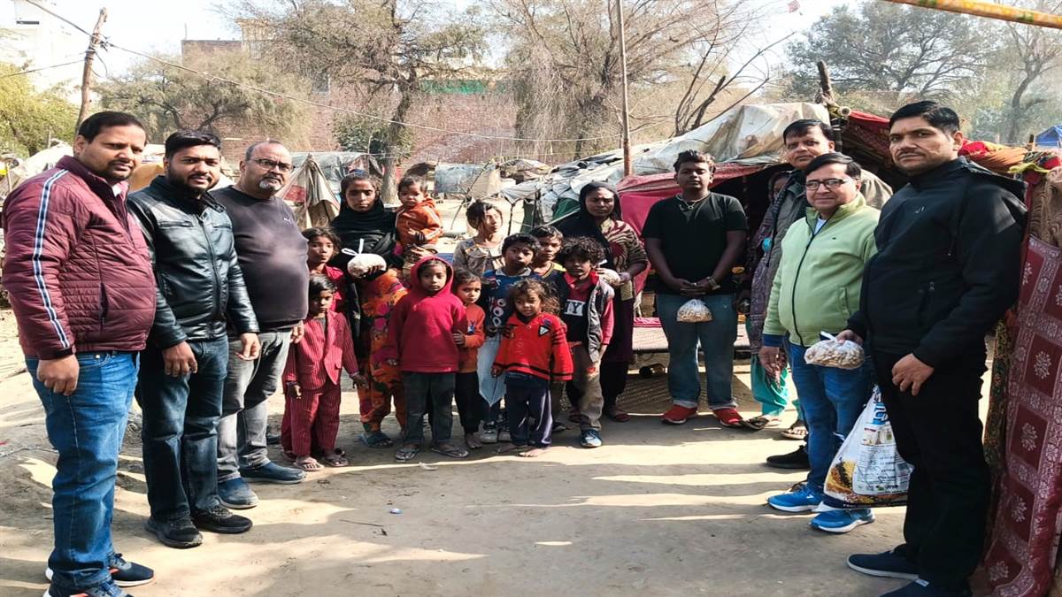 ਅਪੈਕਸ ਕਲੱਬ ਮੈਂਬਰਾਂ ਨੇ ਝੁੱਗੀ, ਝੌਂਪੜੀ ਦੇ ਬੱਚਿਆਂ ਨਾਲ ਮਨਾਈ ਲੋਹੜੀ