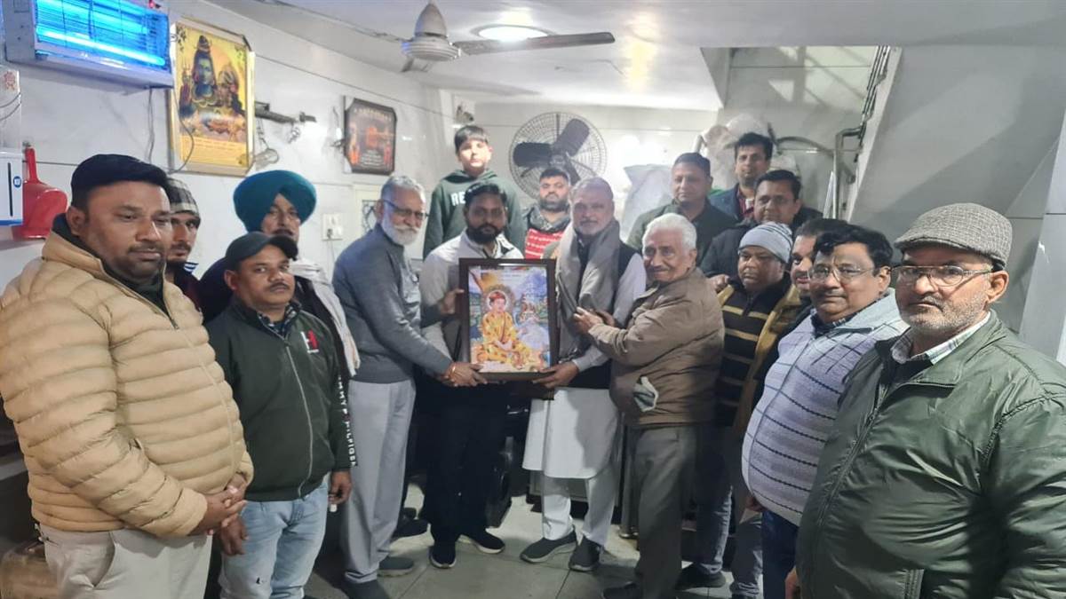 ਮੰਦਰ ਕਮੇਟੀ ਵੱਲੋਂ ਮੇਅਰ ਪ੍ਰਵੀਨ ਪੀਨਾ ਦਾ ਸਨਮਾਨ