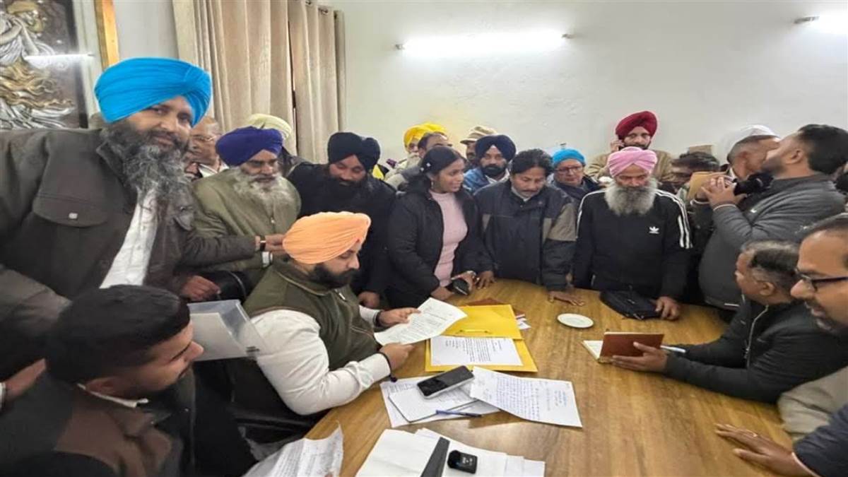 ਨਜਾਇਜ਼ ਮਾਈਨਿੰਗ ਸਬੰਧੀ ਮੰਤਰੀ ਬੈਂਸ ਨੂੰ ਦਿੱਤਾ ਮੰਗ ਪੱਤਰ