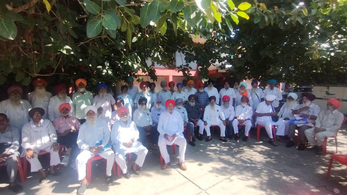 ਪੈਨਸ਼ਨਰਾਂ ਨੇ ਕੀਤੀ ਮਹੀਨਾਵਾਰ ਮੀਟਿੰਗ, ਵਿਚਾਰੇ ਮਸਲੇ