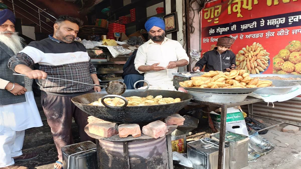 ਲੋਹੜੀ ਦੇ ਤਿਉਹਾਰ ਦੀਆਂ ਰੌਣਕਾਂ, ਸਜੀਆਂ ਦੁਕਾਨਾਂ