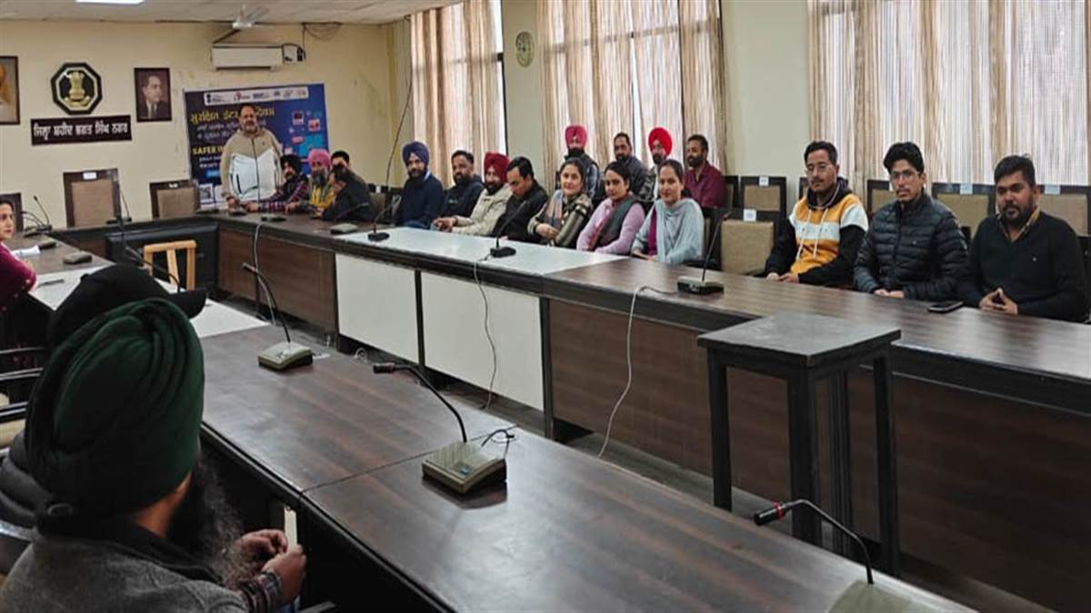 ਇੰਟਰਨੈੱਟ ਦੀ ਸੁਰੱਖਿਅਤ ਤੇ ਜ਼ਿੰਮੇਵਾਰੀ ਨਾਲ ਵਰਤੋਂ ਬਾਰੇ ਕੀਤਾ ਜਾਗਰੂਕ