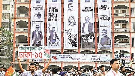 ਪਿਛਲੇ ਤਿੰਨ ਦਹਾਕਿਆਂ ਵਿਚ ਇਹ ਪਹਿਲਾ ਮੌਕਾ ਹੈ ਜਦੋਂ ਬੰਗਲਾਦੇਸ਼ ਦੀਆਂ ‘ਦੋ ਬੇਗਮਾਂ’- ਅਵਾਮੀ ਲੀਗ ਦੀ ਸ਼ੇਖ ਹਸੀਨਾ ਅਤੇ ਬੰਗਲਾਦੇਸ਼ ਨੈਸ਼ਨਲਿਸਟ ਪਾਰਟੀ (ਬੀਐੱਨਪੀ) ਦੀ ਖਾਲਿਦਾ ਜ਼ਿਆ ਚੋਣ ਪਿੜ ਵਿਚ ਨਹੀਂ ਹਨ। ਅਜਿਹੇ ਵਿਚ ਇਹ ਚੋਣਾਂ ਨਵੇਂ ਸਿਆਸੀ ਸਮੀਕਰਨਾਂ  ਵਿਚਕਾਰ ਲੜੀਆਂ ਜਾ ਰਹੀਆਂ ਹਨ।
