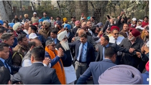 ਰਾਜਪਾਲ ਦੀ ਯਾਤਰਾ ਨੇ ਖੋਲ੍ਹੇ ਸਿਆਸੀ ਪੱਤੇ : ‘ਬਾਦਲ , ਡੇਰਾ ਬਿਆਸ ਮੁਖੀ ਤੇ ਭਾਜਪਾ ਆਗੂ’ ਪਹੁੰਚੇ ਇੱਕੋ ਪ੍ਰੋਗਰਾਮ ’ਚ, ਵਿਸ਼ਾਲ ਮਹਾਗੱਠਜੋੜ ਦੇ ਸੰਕੇਤ