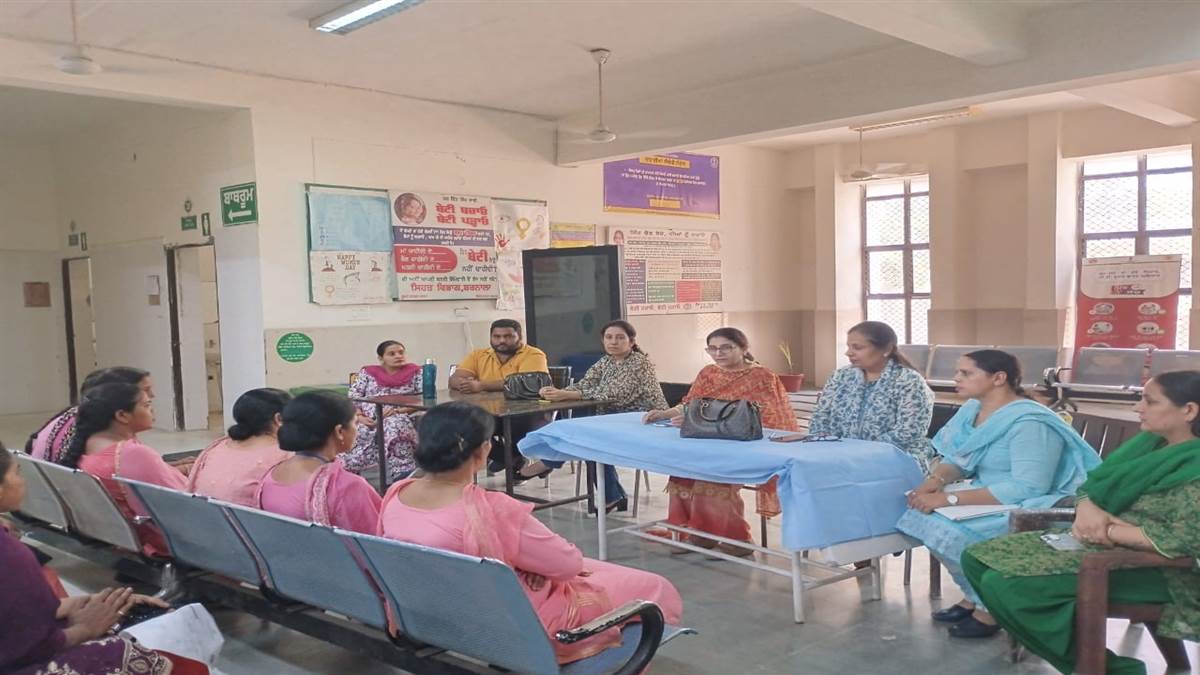 ਡਿਪਟੀ ਮੈਡੀਕਲ ਕਮਿਸ਼ਨਰ ਵੱਲੋਂ ਸੀਐੱਚਸੀ ਦਾ ਦੌਰਾ