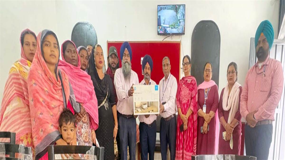 ਸਕੂਲ ਮੁਖੀ ਰਣਜੀਤ ਸਿੰਘ ਖੱਚੜਾਂ ਵੱਲੋਂ ਸਕੂਲ ਨੂੰ ਪ੍ਰਿੰਟਰ ਭੇਟ