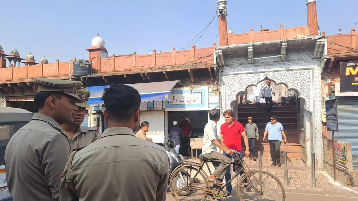 ਆਗਰਾ ਦੀ ਸ਼ਾਹੀ ਜਾਮਾ ਮਸਜਿਦ ’ਚੋਂ ਮਿਲਿਆ ਜਾਨਵਰ ਦਾ ਕੱਟਿਆ ਹੋਇਆ ਸਿਰ, ਗਰਮਾਇਆ ਮਾਹੌਲ; ਪੁਲਿਸ ਨੇ  ਵਧਾਈ ਸੁਰੱਖਿਆ