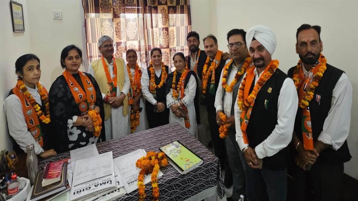 ਜ਼ਿਲ੍ਹਾ ਕਚਹਿਰੀ ਦੇ ਕਈ ਵਕੀਲਾਂ ਨੇ ਫੜਿਆ ਭਾਜਪਾ ਦਾ ਪੱਲਾ
