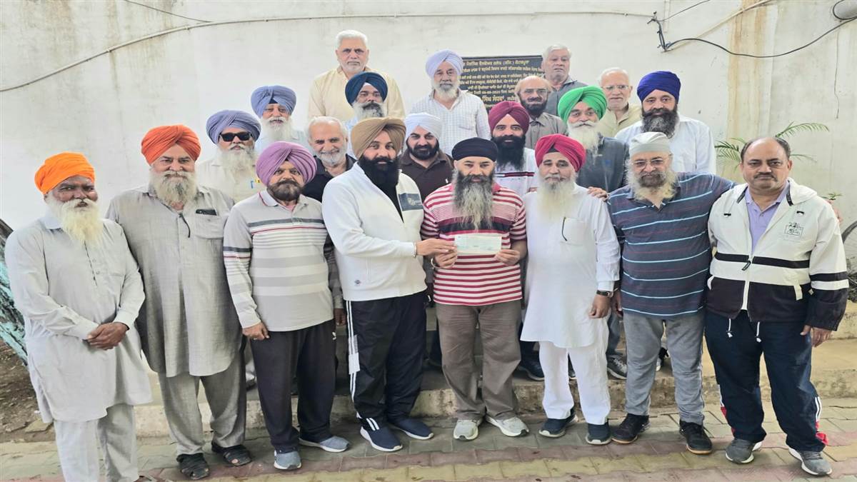 ਗੁਰੂ ਨਾਨਕ ਮੋਦੀਖਾਨਾ ਨੂੰ ਸੇਵਾ ਕਾਰਜਾਂ ਲਈ ਚੈੱਕ ਭੇਟ
