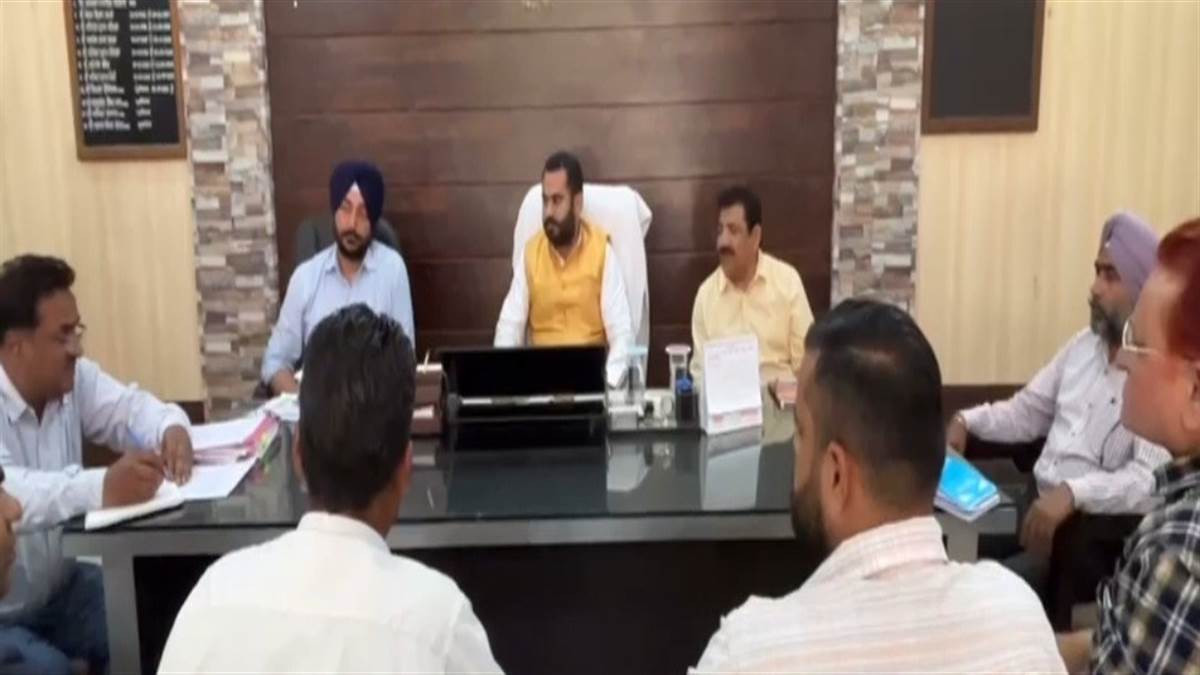 ਸ਼ਹਿਰ ਦੇ ਵੱਖ-ਵੱਖ ਵਿਕਾਸ ਕਾਰਜਾਂ ਨੂੰ ਲੈ ਕੇ ਕੀਤੀ ਚਰਚਾ