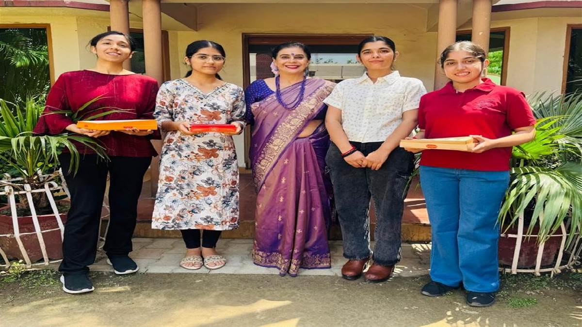 ਨੀਜ਼ਾ ਬੱਤਰਾ ਨੇ 8.88 ਐਸਜੀਪੀਏ ਅੰਕ ਪ੍ਰਾਪਤ ਕਰ ਕੇ ਪੰਜਾਬ ਯੂਨੀਵਰਸਿਟੀ ’ਚੋਂ ਤੀਜਾ ਸਥਾਨ ਪ੍ਰਾਪਤ ਕੀਤਾ