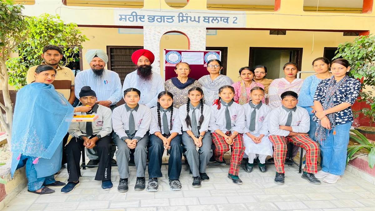ਦਸਮੇਸ਼ ਸਕੂਲ ਦੇ ਬੱਚੇ ਅੱਠਵੀਂ ਦੀ ਪ੍ਰੀਖ਼ਿਆ 'ਚ ਛਾਏ