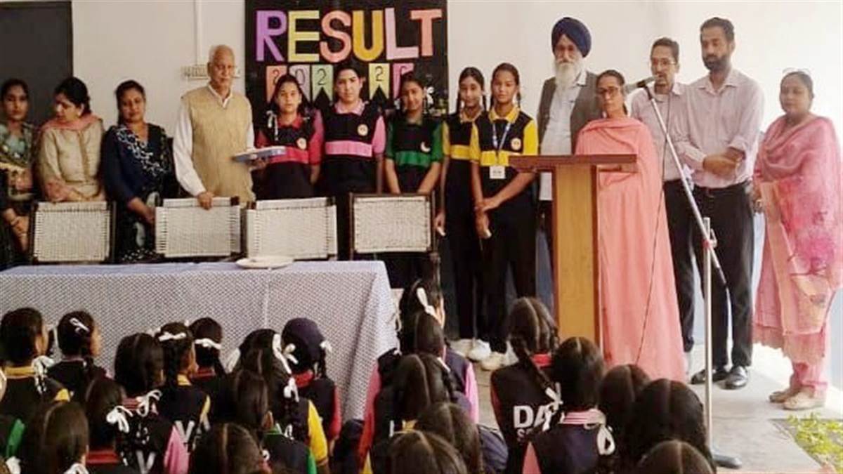 ਡੀਏਵੀ ਮਾਡਲ ਹਾਈ ਸਕੂਲ ਦਾ ਅੱਠਵੀਂ ਜਮਾਤ ਦਾ ਨਤੀਜਾ ਸ਼ਾਨਦਾਰ ਰਿਹਾ