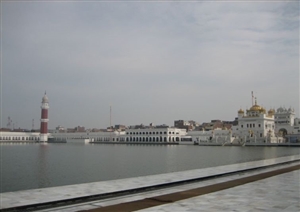 ਉਹ ਮੈਡੀਕਲ ਸਰਟੀਫਿਕੇਟ ਬਣਾਉਣ ਲਈ ਤਿਆਰ ਹੋ ਗਿਆ ਤੇ ਉਸ ਨੇ ‘ਕਮਰ ਦਰਦ ਹੈ, ਬੈੱਡ ਰੈਸਟ ਦੀ ਲੋੜ ਹੈ’ ਦਾ ਦੋ ਮਹੀਨੇ ਦਾ ਸਰਟੀਫਿਕੇਟ ਬਣਾ ਦਿੱਤਾ ਅਤੇ ਕਿਹਾ ਕਿ ਇਸ ਨੂੰ ਕੋਈ ਚੈਲੰਜ ਨਹੀਂ ਕਰ ਸਕਦਾ। ਮੈਂ ਇਹ ਸਰਟੀਫਿਕੇਟ ਆਪਣੇ ਦਫ਼ਤਰ ਮੁਕਤਸਰ ਵਿਖੇ ਭੇਜ ਦਿੱਤਾ।